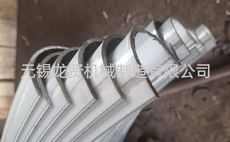 封頭上半管碰見接管怎么繞？