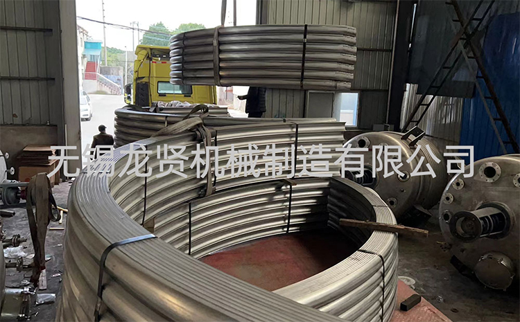 封頭上半管碰見接管怎么繞？